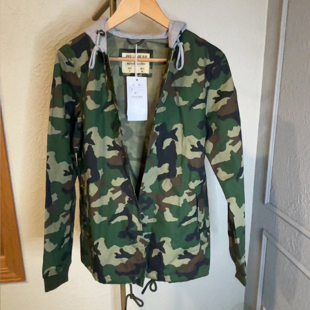 Pull & Bear Camo Jacket Hooded MSRP $118